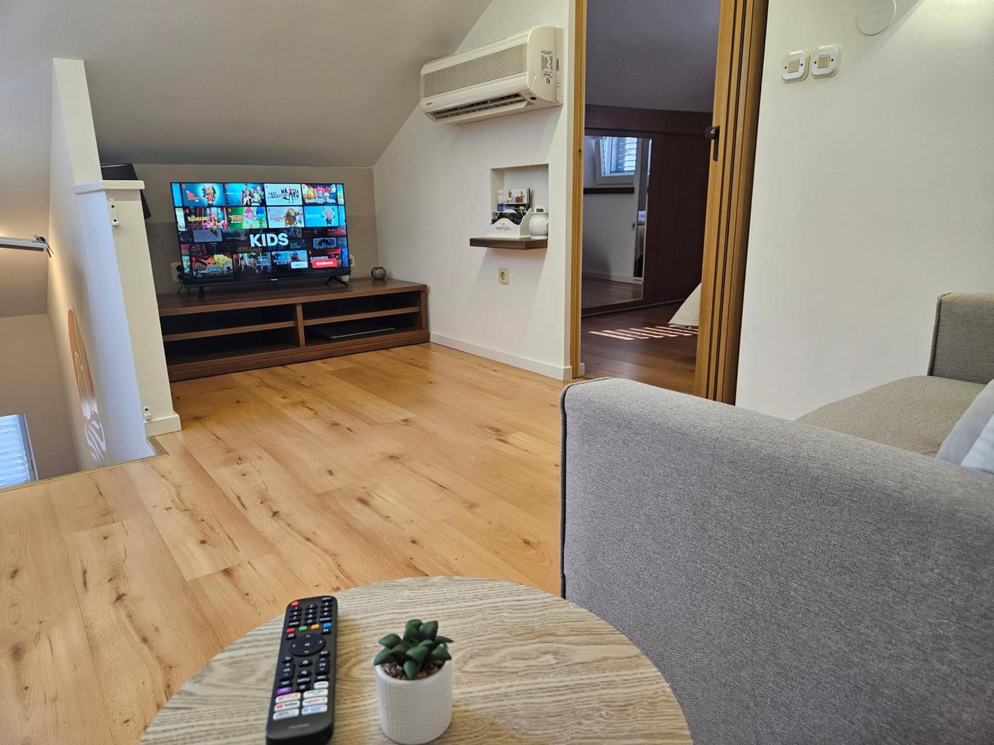 Lovely Attic Apartman-Melani Zára Kültér fotó